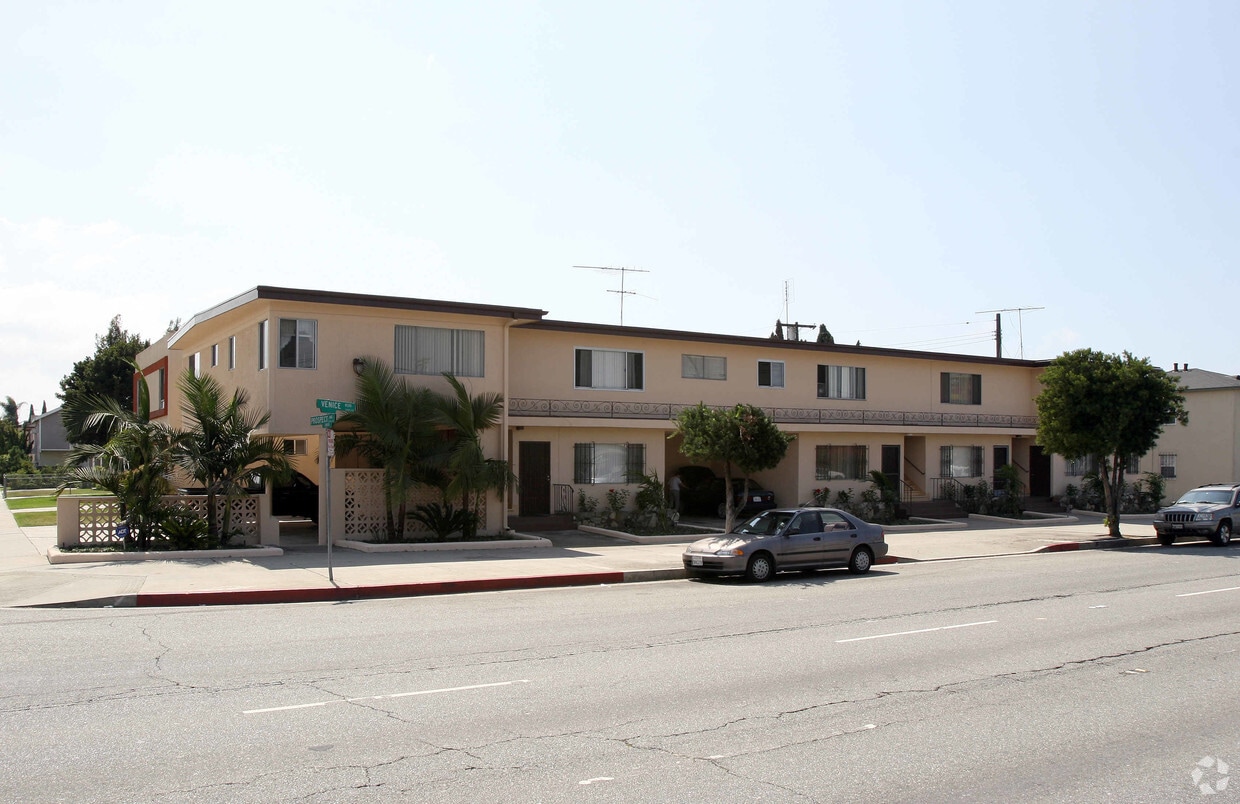 Building Photo - 10938 Venice Blvd