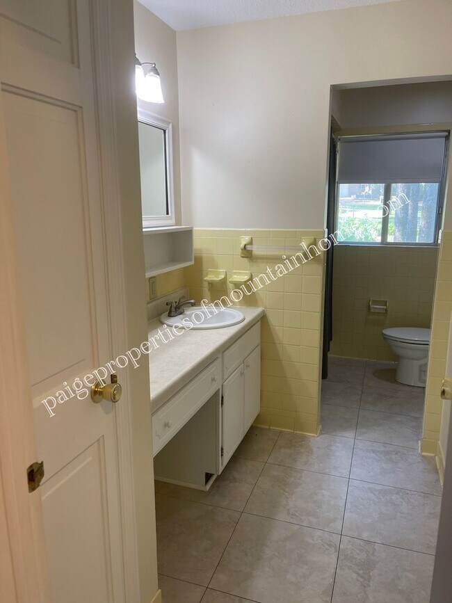 Foto del edificio - 1724 Katherine Dr
