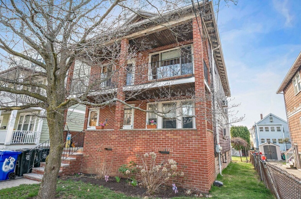Primary Photo - 68 Litchfield St