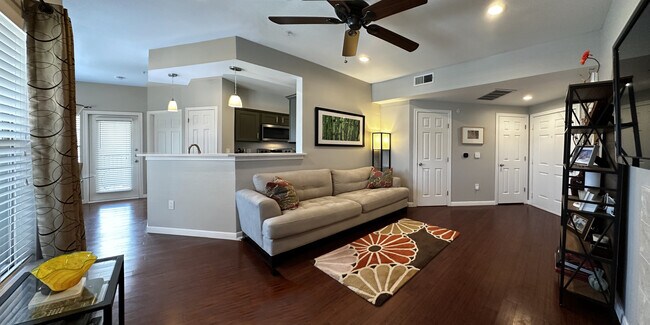 Building Photo - 2320 Gracy Farms Ln