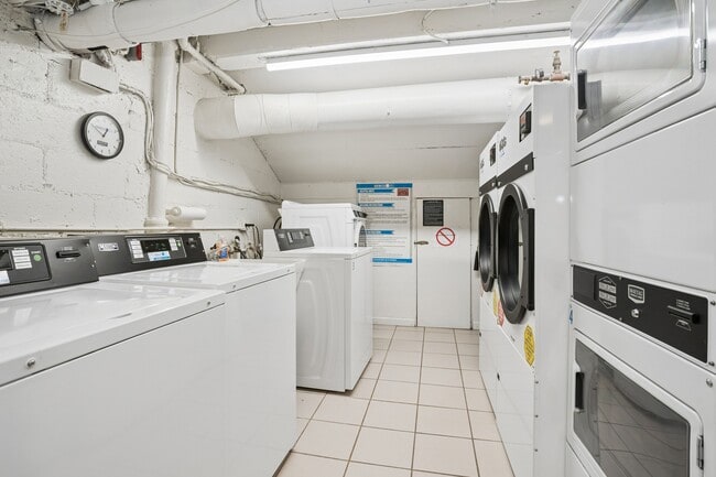 Foto del edificio - 330 E 83rd St