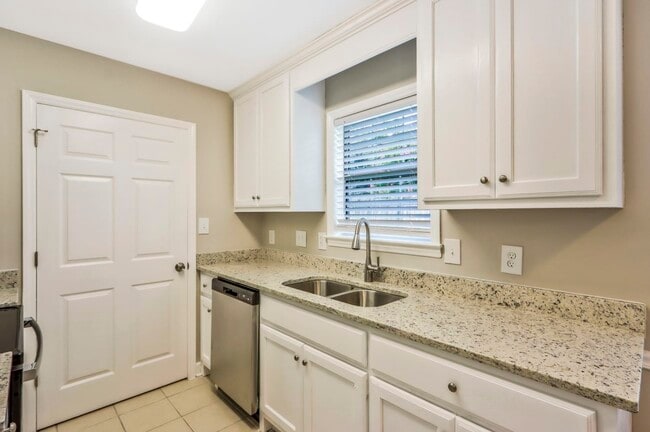 Building Photo - 4306 Emerald Ln