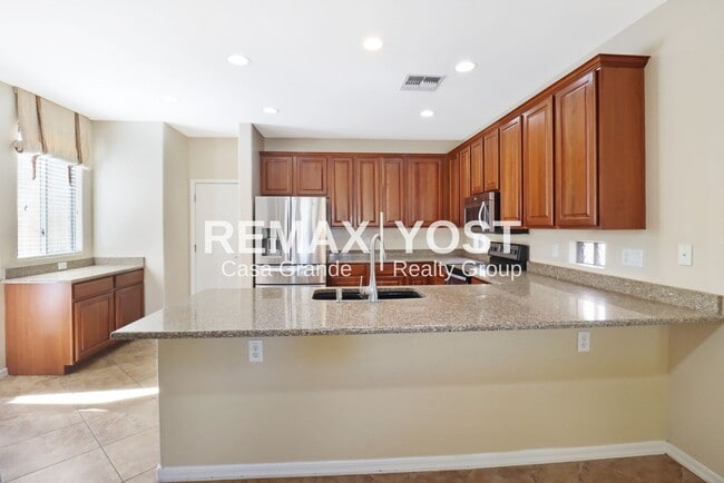 Building Photo - Stunning home with pool in Villago!