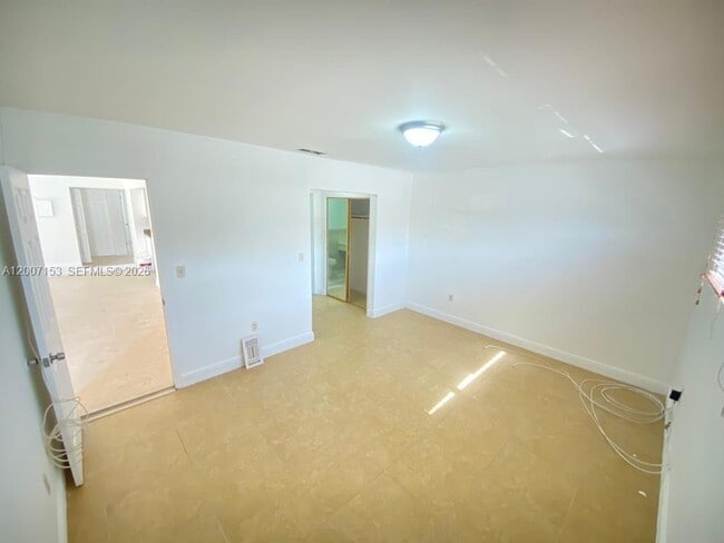 Building Photo - 881 W 37th St