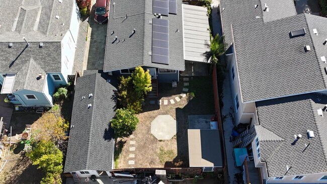 Foto del edificio - 242 Jackson Ave