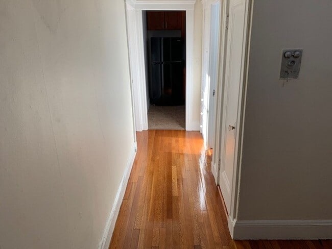 Building Photo - 9/1 No Fee! Junior 1BR/large studio in Brighton near Green Line!