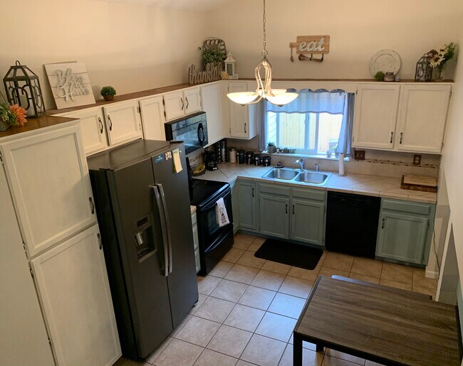 Building Photo - 6135 Pemberton Way