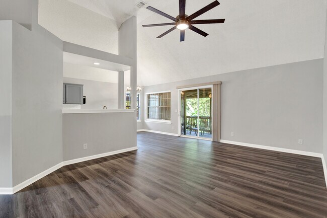 Foto del edificio - 111 Teakwood Dr