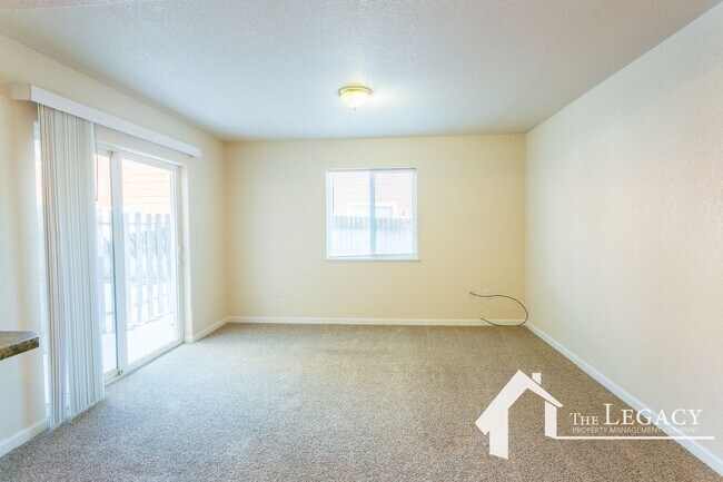 Foto del edificio - Eastside Townhome