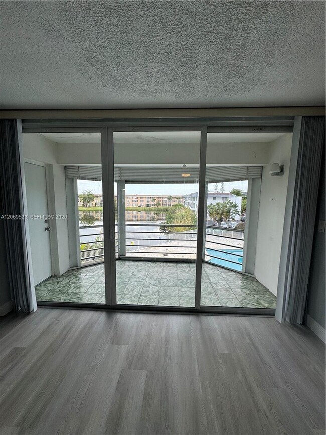 Foto del edificio - 1398 NE 191st St