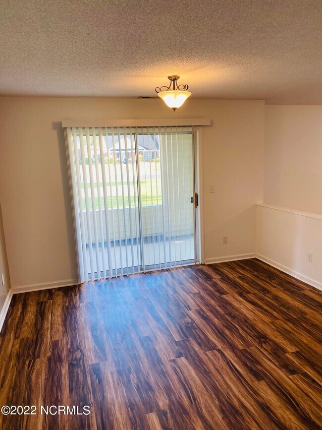 Foto del edificio - 529 Spring Forest Rd