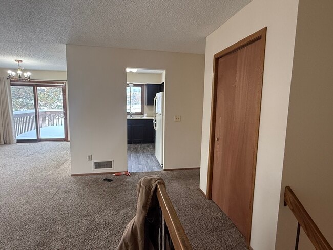 Building Photo - 2528 Birchview Ln