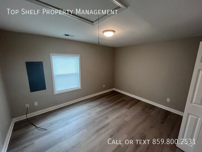 Foto del edificio - 2 Bedroom Updated Duplex FEB RENT FREE!