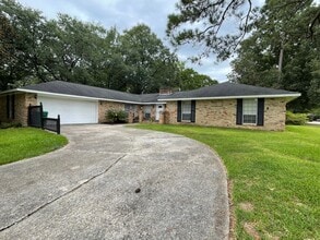 Building Photo - 334 Country Club Blvd