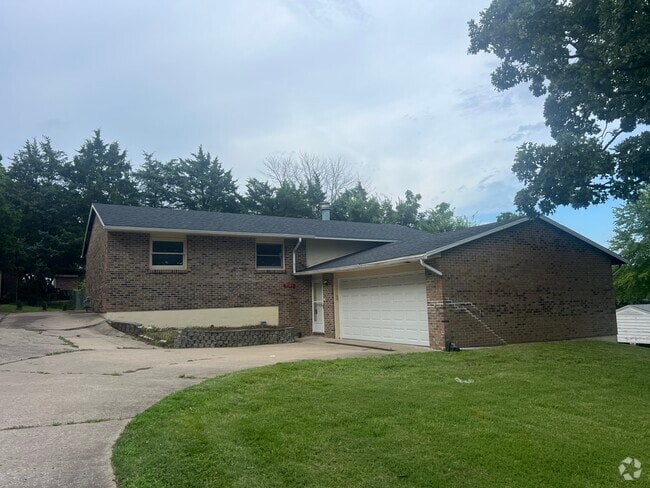 Building Photo - 3026 Hogan Dr
