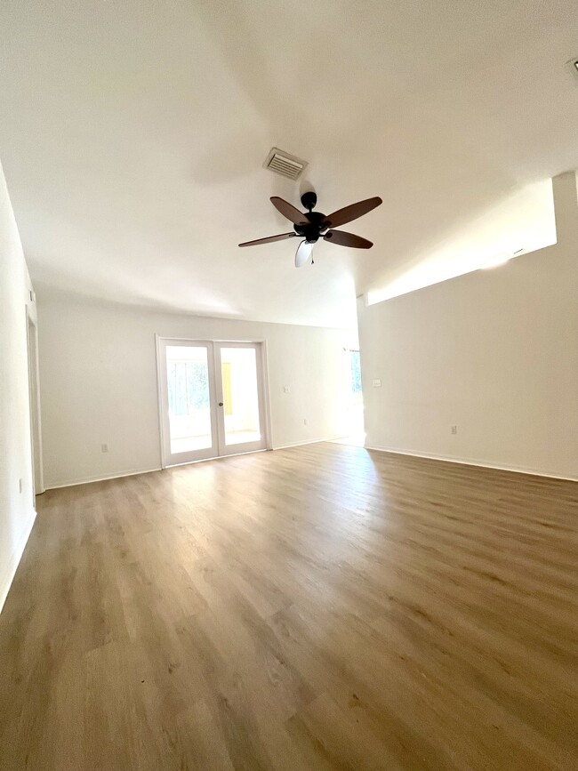 Building Photo - 4118 NW 62nd Ave