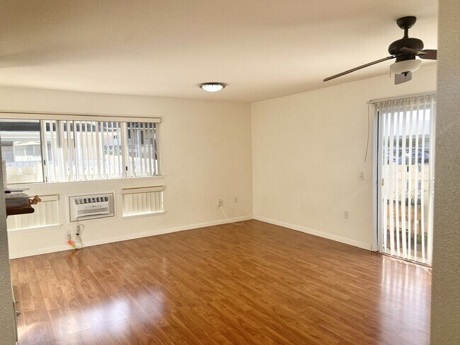 Foto del edificio - Highly Desirable 3 bedroom Town house in H...