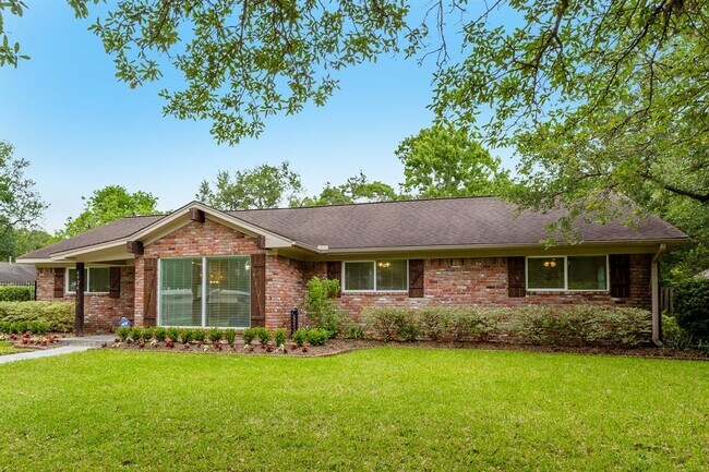 Building Photo - 4926 Loch Lomond Dr
