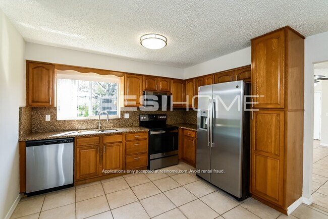 Building Photo - 1313 Bramblewood Dr