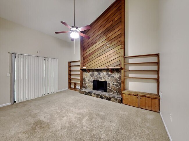 Foto del edificio - Spacious Home on Private Lot!