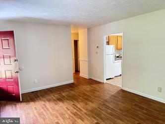 Foto del edificio - 4435 Willow Tree Ln