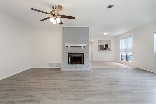 Foto del edificio - 3 bedroom, 2 bath Duplex in a Secluded Part of Duncanville