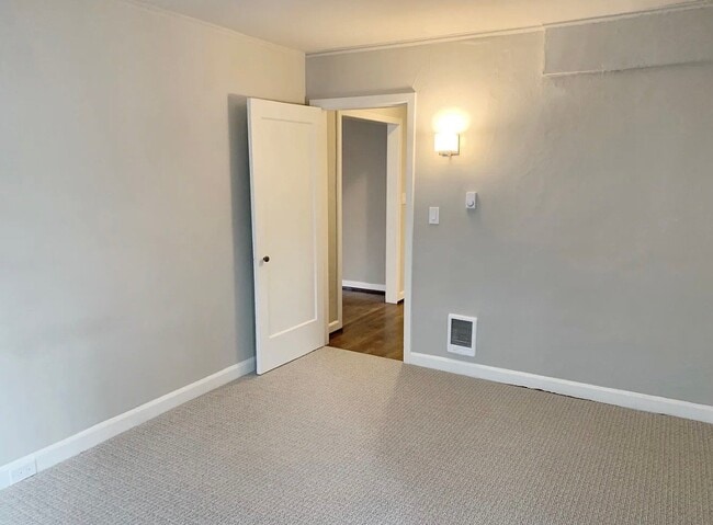 Foto del edificio - 421 Summit Ave E