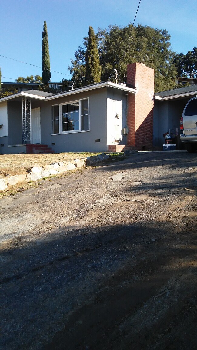 another picture of the front - 12003 Fremont St