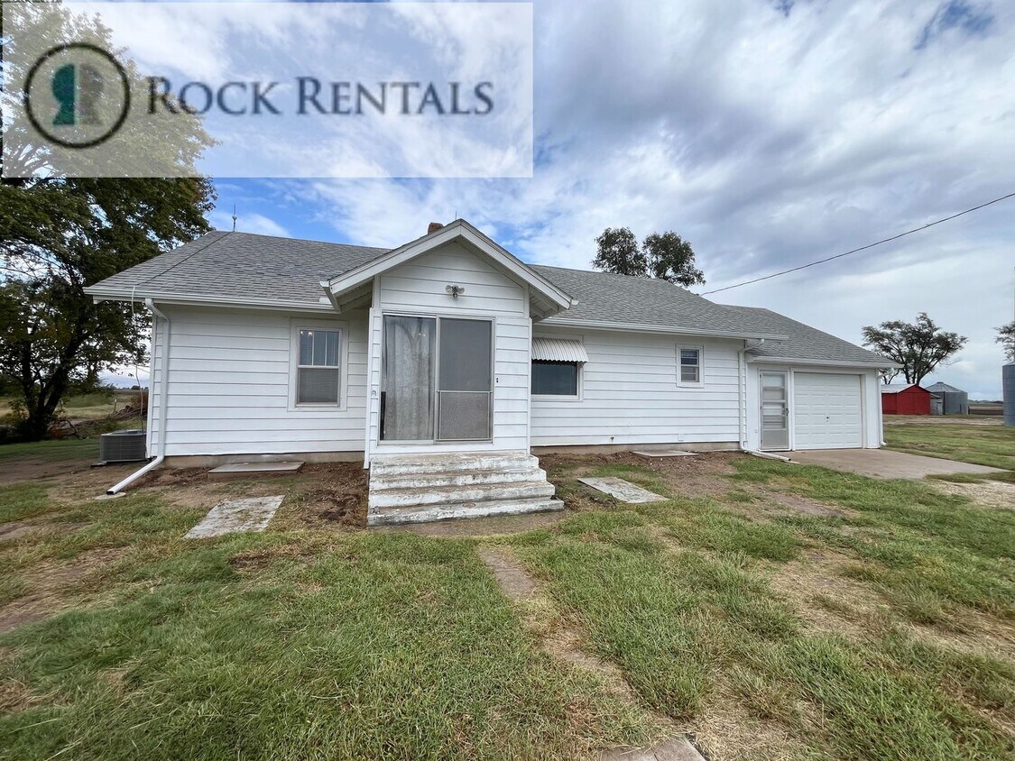 Foto principal - 2 Bed 1 Bath Country Home with New Basement