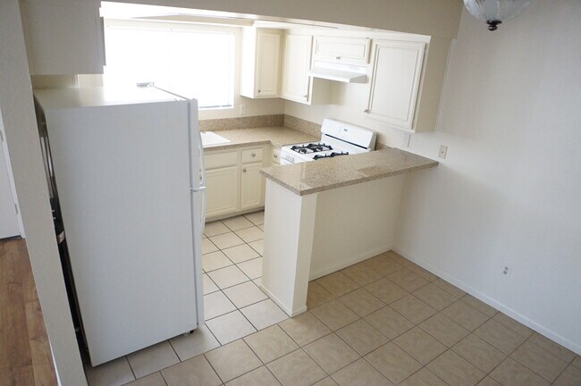 Kitchen - 23751 Arlington Ave