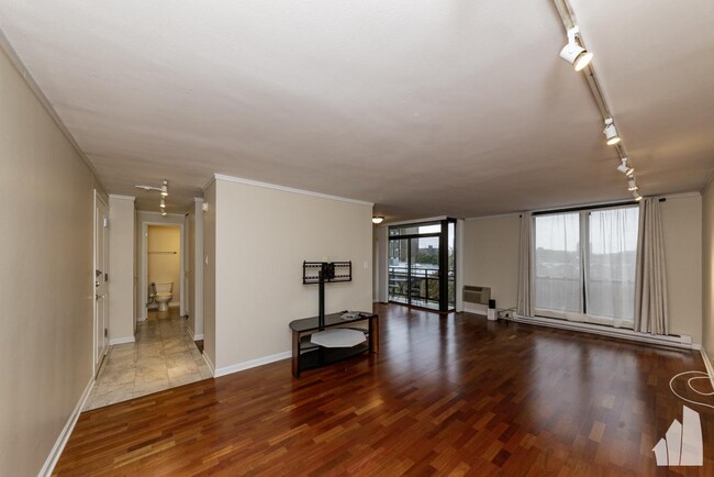 Building Photo - 1 bedroom in Chicago IL 60614