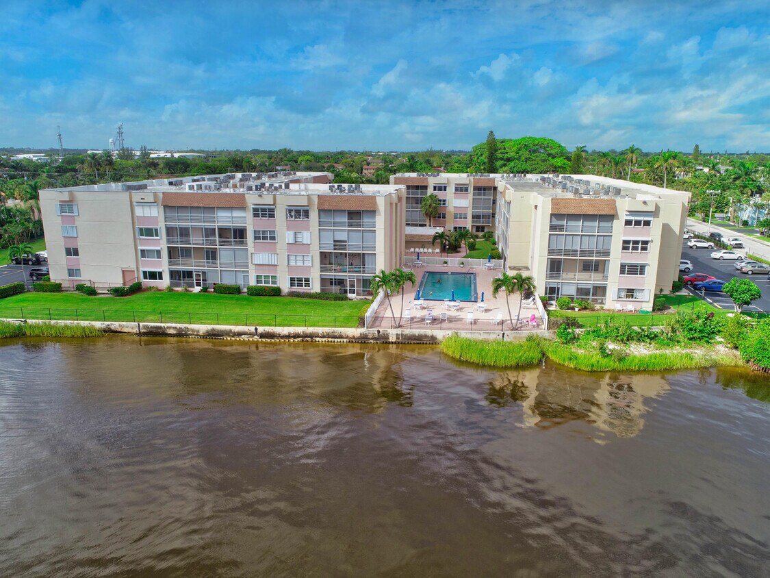 1502 S Lakeside Dr Unit 212, Lake Worth, FL 33460 Condo for Rent in