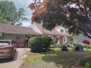Building Photo - 397 Long Hill Ave