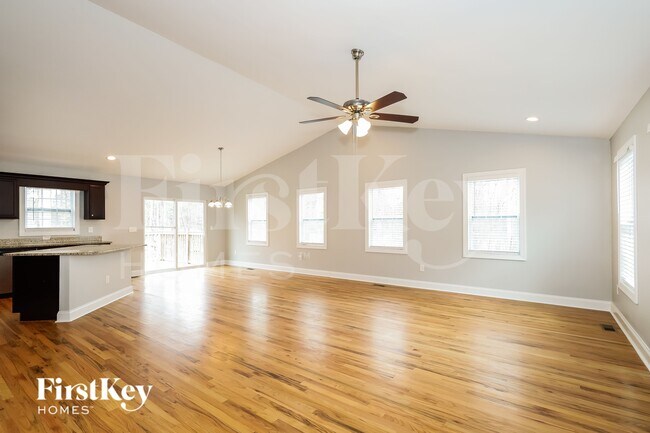 Foto del edificio - 7761 Sarah Dr