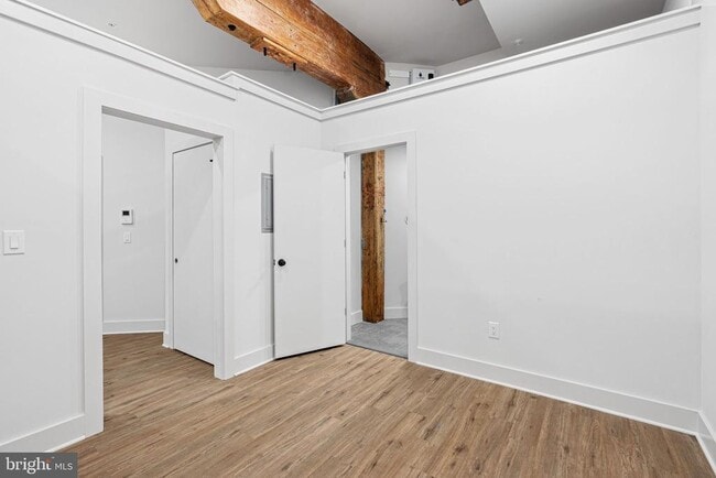 Foto del edificio - 201 Leverington Ave