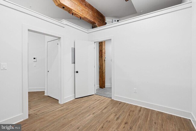 Building Photo - 201 Leverington Ave