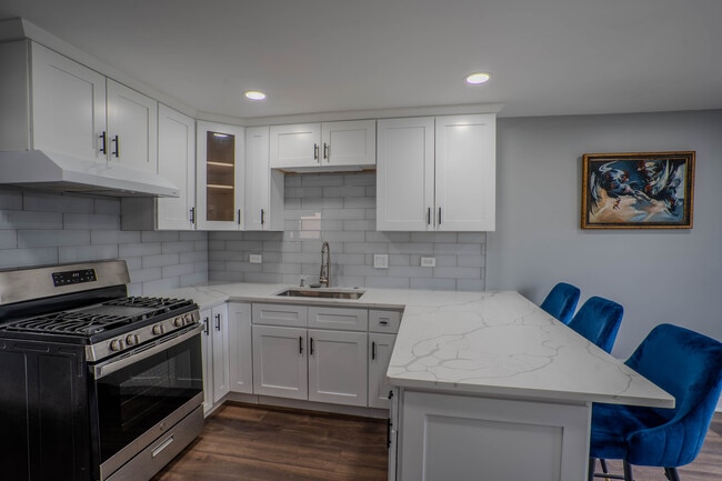 Building Photo - 620 57th St