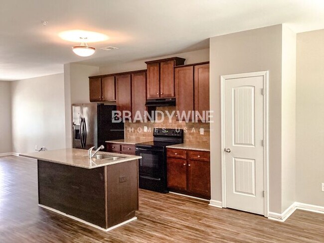 Building Photo - Remarkable 3BR! Be the first one to apply!