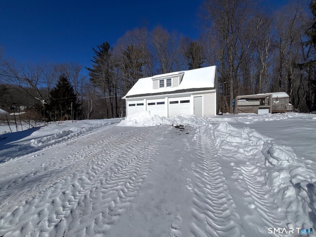 Building Photo - 51 Roaring Brook Rd