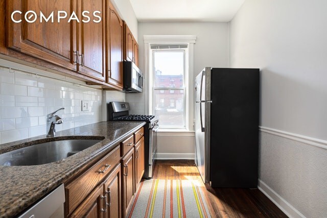 Foto del edificio - 140 Milton St