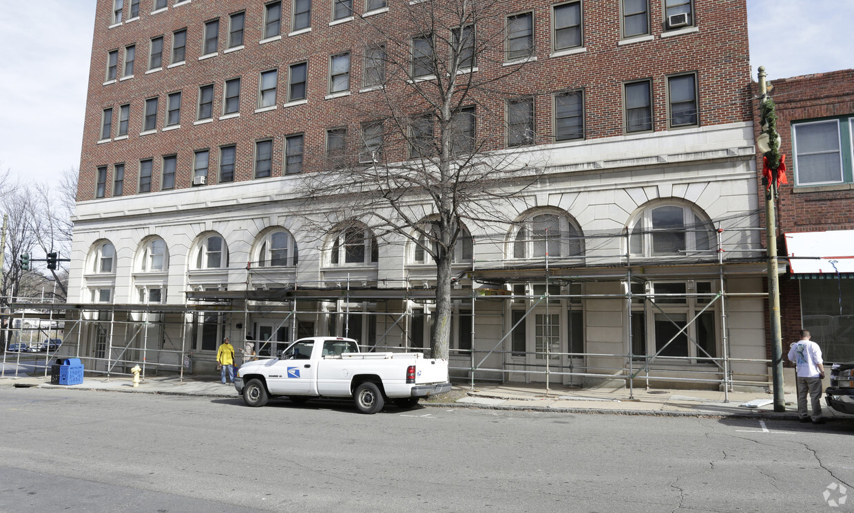 Building Photo - Altamont Apartments