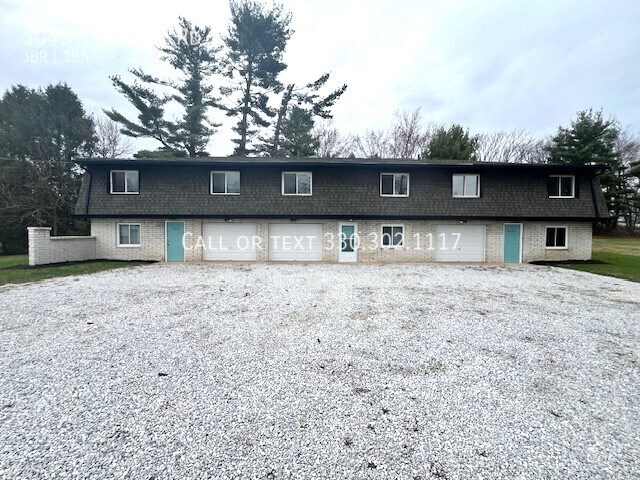Primary Photo - Completely updated 3 bedroom townhome - Gr...