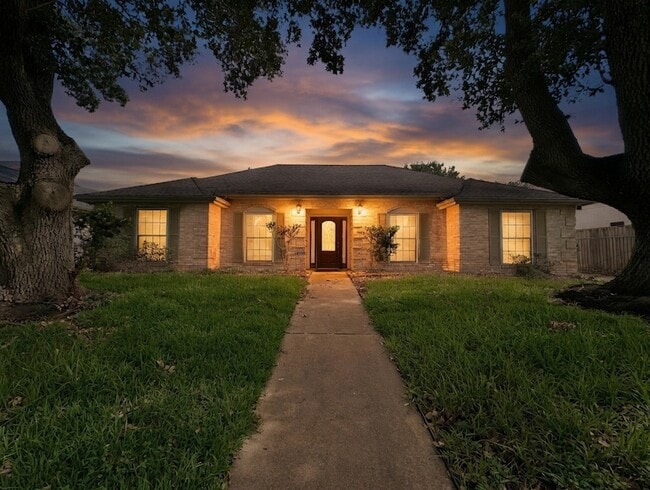 Foto del edificio - 7914 Candle Ln