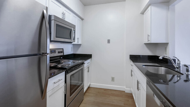 Water Park Towers - Apartments at 1501-1505 Crystal Dr Arlington, VA ...