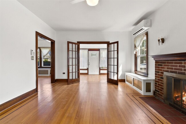 Building Photo - 53 Sherwood Ave