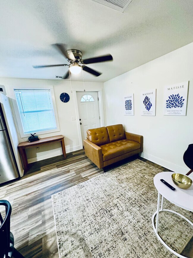 Foto del edificio - 405 Cedar Lane Rd