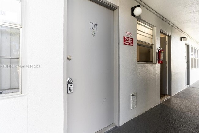 Foto del edificio - 400 SW 134th Way