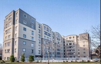 Lake Building - Regent Student Living