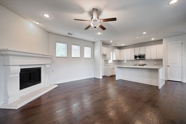 Building Photo - 4524 Del Rey Ave