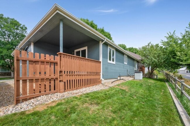 Building Photo - 1632 Ukiah Ln